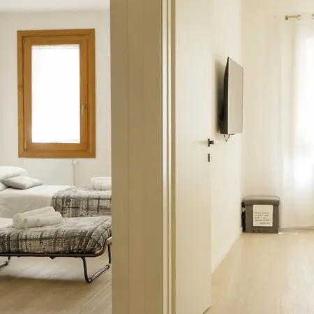 Theglasshouse Apartment